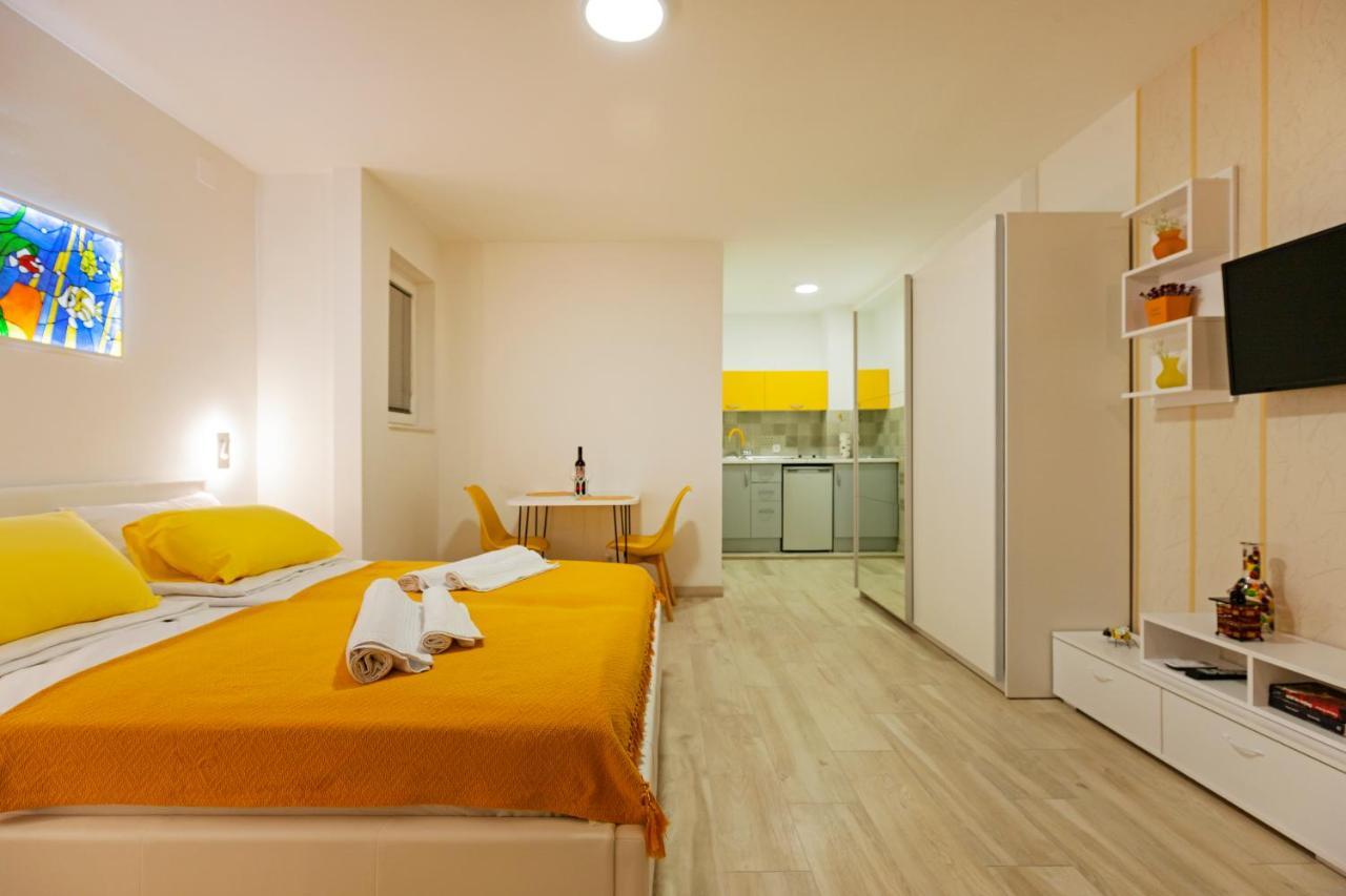 Happy Apartment *