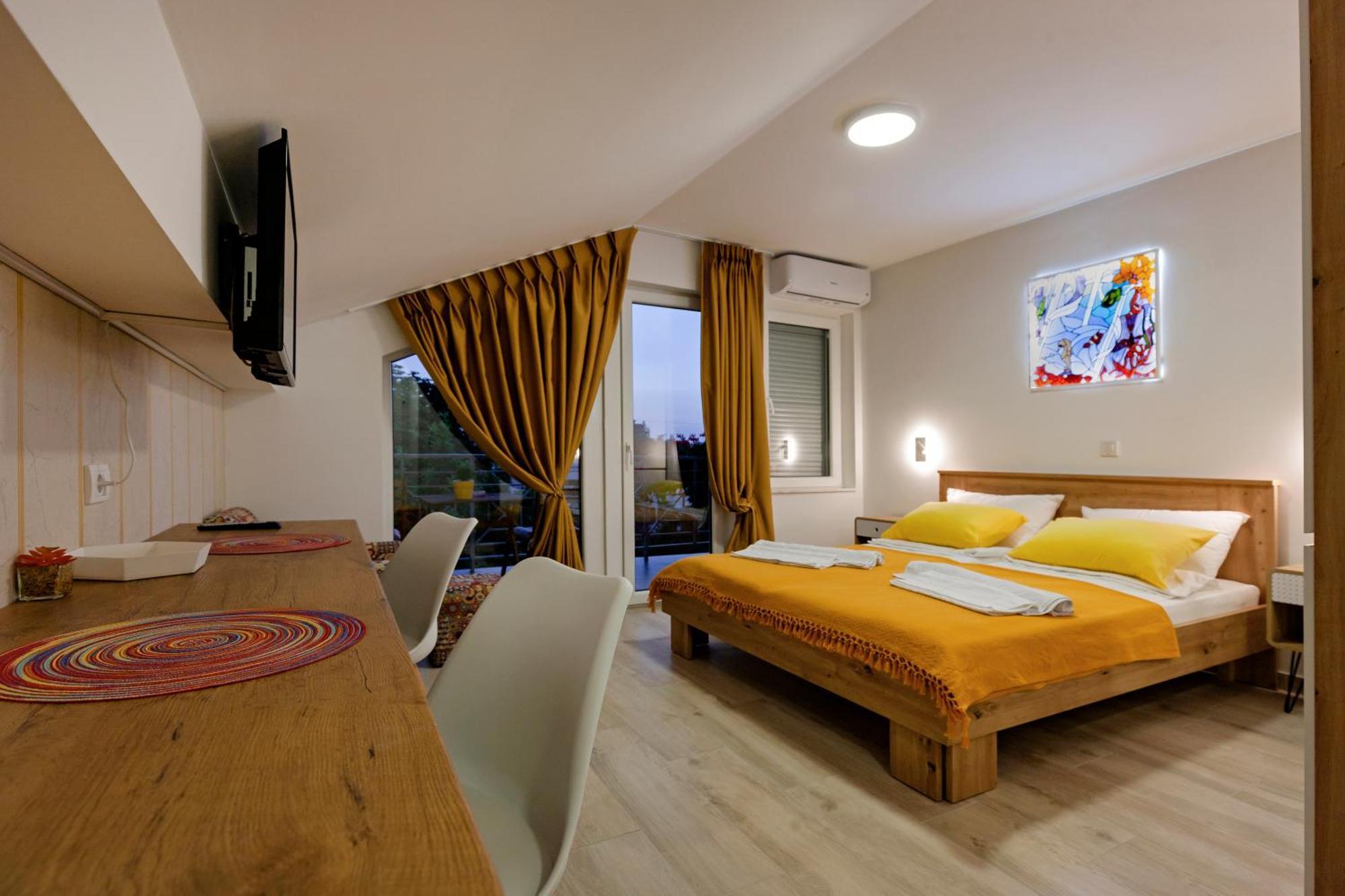 Happy Apartment *